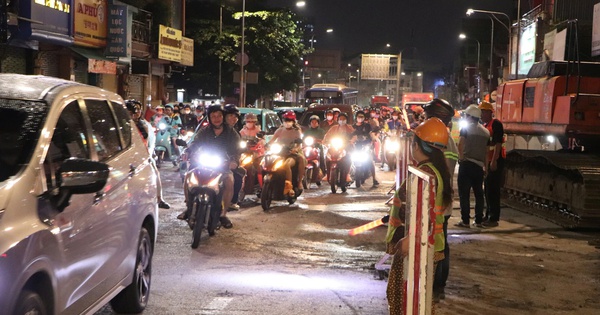 Kẹt xe đường Trường Chinh: Đi đường nào đỡ nhất?