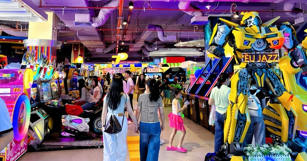 Dịp lễ 30-4, 1-5: Gigamall kín khách, giới trẻ đổ xô "check-in" khu giải trí công nghệ Gigaversal