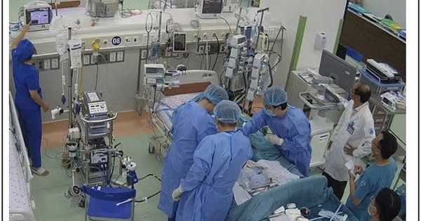 Phút sinh tử: Bác sĩ níu lại sự sống cho bé trai 10 tuổi