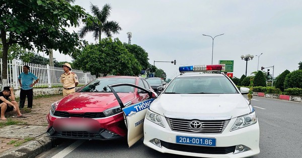 Vi phạm nồng độ cồn, tài xế tông xe bung cánh cửa ô tô chuyên dụng của CSGT