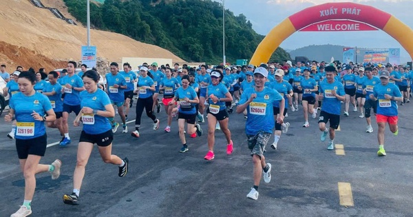 Hàng trăm VĐV dự giải chạy Công đoàn dưới chân đèo Hải Vân