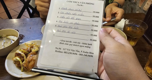 Từ quán cơm đến cà phê lề đường đều than khó giữ giá bán như cũ