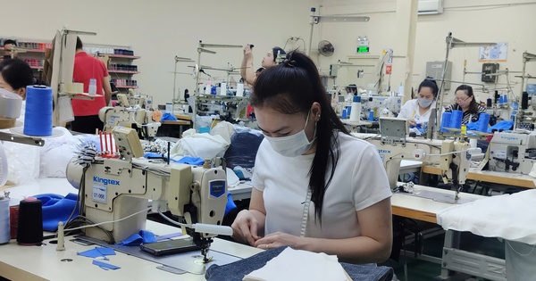 DỒN SỨC CHĂM LO NGƯỜI LAO ĐỘNG (*): Nâng chất đời sống công nhân