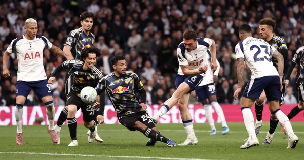 Người hùng Mathys Tel thành "tội đồ", Tottenham đánh rơi chiến thắng trước Leeds