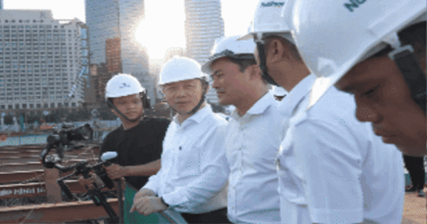 VIDEO: Cầu đi bộ nghìn tỉ qua sông Sài Gòn chính thức đổ mẻ bê tông đầu tiên