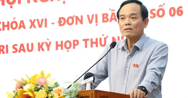 Bí thư Thành ủy TPHCM: Không cổ xúy tư duy "quản không được thì cấm"