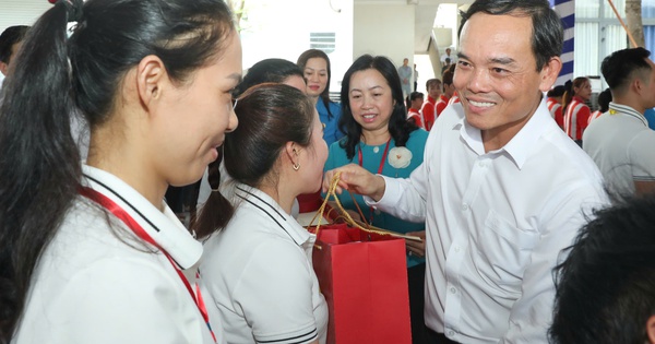 DỒN SỨC CHĂM LO NGƯỜI LAO ĐỘNG (*): Công nhân là nền tảng của tăng trưởng bền vững