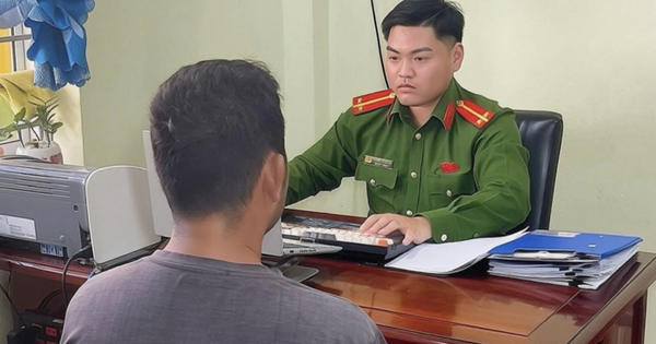 Áp sát phụ nữ trên đường rồi sàm sỡ, nam thanh niên bị camera “bắt chết” từng hành động