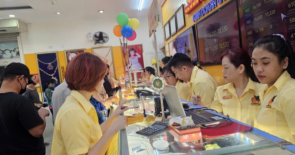 Tối 12-5, chóng mặt trước giá vàng thế giới