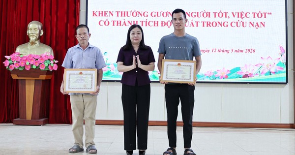 Khen thưởng 2 người đàn ông cứu cháu bé 10 tuổi đuối nước