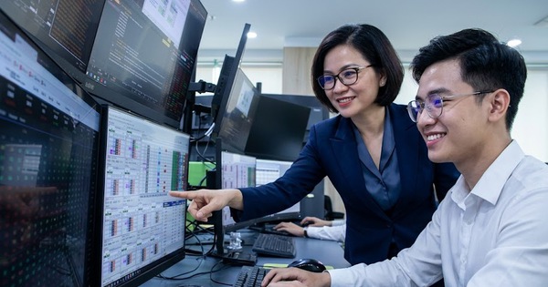 Sau phiên bán tháo, VN-Index "bật dậy" đầy bất ngờ