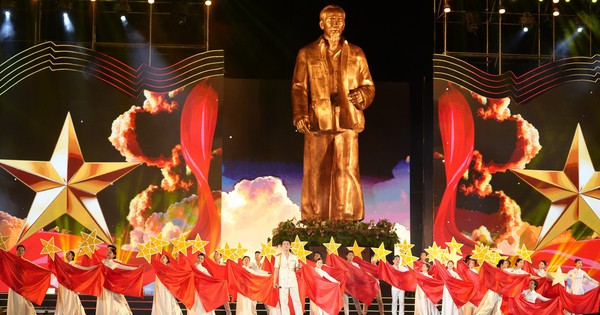 Đặc sắc Lễ hội Làng Sen