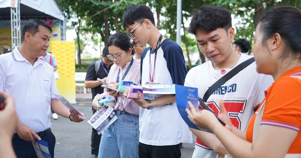 Chỉ 38% doanh nghiệp tuyển thêm, sinh viên cạnh tranh xin việc