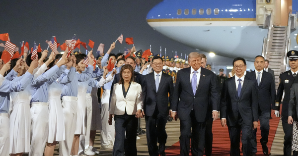 Chủ tịch Trung Quốc Tập Cận Bình chủ trì lễ đón Tổng thống Mỹ Donald Trump