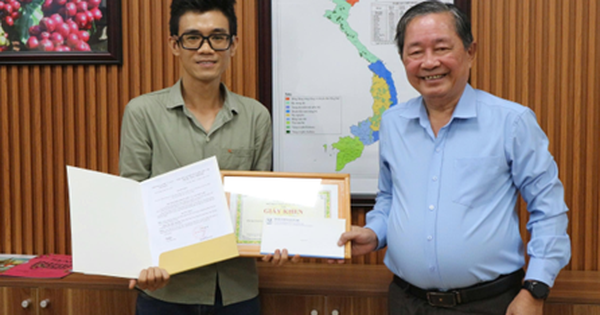 VICOFA khen thưởng người Việt vô địch thử nếm cà phê thế giới