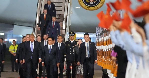 Chuyện bất ngờ của phái đoàn “ngàn tỉ đô” theo ông Donald Trump đến Trung Quốc