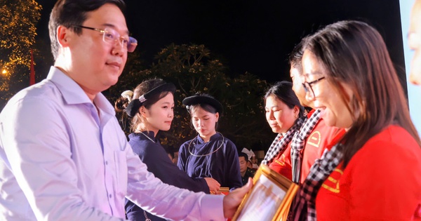Tuyên dương tập thể, cá nhân điển hình học tập và làm theo tư tưởng, đạo đức, phong cách Hồ Chí Minh