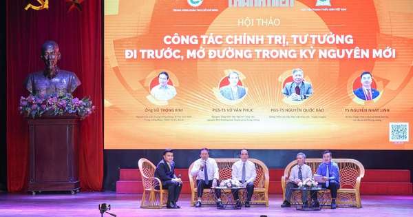Công tác chính trị, tư tưởng phải chủ động "đi trước, mở đường"