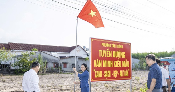 Lan tỏa sắc đỏ cờ Tổ quốc trên những tuyến đường xanh