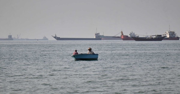 Một tàu Ấn Độ chìm sau vụ tấn công gần Hormuz