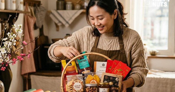 Nhiều người lựa chọn tự thiết kế giỏ quà Tết để tăng tính ý nghĩa dịp đầu năm