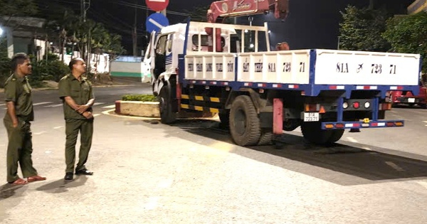 Xe bất ngờ tuột dốc khi đang sửa, tài xế tử vong dưới gầm
