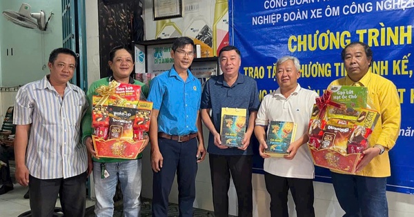 Học Bác qua những điều giản dị (*): Những đóng góp thầm lặng