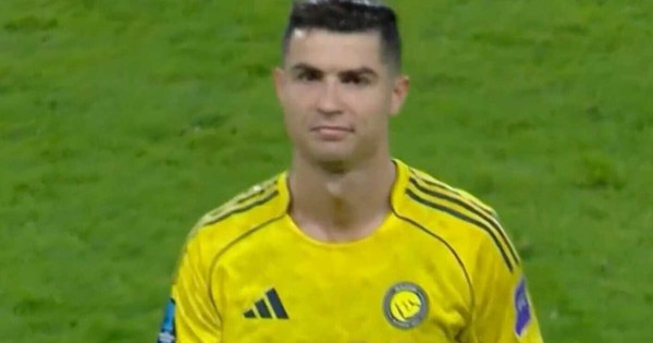 Hành động “xấu xí” của Ronaldo sau chung kết C2 châu Á