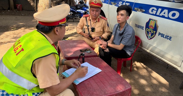Công an đón lõng, bắt nghi phạm cướp giật khi đang trên xe khách