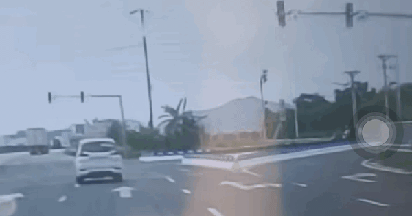 Cục CSGT nói gì về việc xử phạt khi đèn tín hiệu giao thông bất ngờ chuyển xanh sang đỏ?