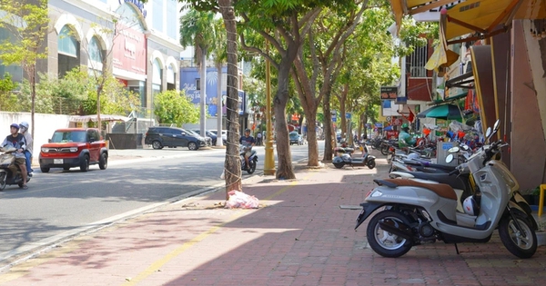 TPHCM: Sau sáp nhập, hồ sơ xin cấp phép sử dụng vỉa hè tăng hơn 200%