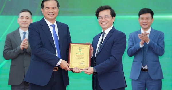 Lần đầu một bệnh viện vinh danh 329 chuyên gia, bác sĩ tài năng