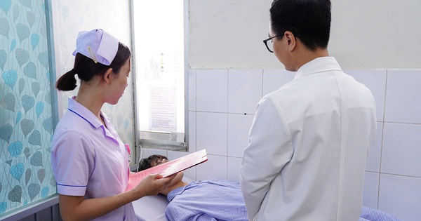 Nhiều nam giới mắc chứng "trên bảo dưới không nghe" săn tìm thuốc trên mạng