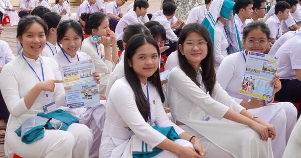 Nhiều trường ĐH tại TPHCM bắt đầu nhận minh chứng xét tuyển ĐH