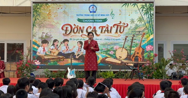 Tiết mục đặc biệt ở sân trường của NSƯT Kim Tử Long và con trai