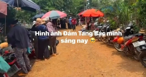 CLIP: Chuyện lạ: Họp chợ tại các… đám ma!