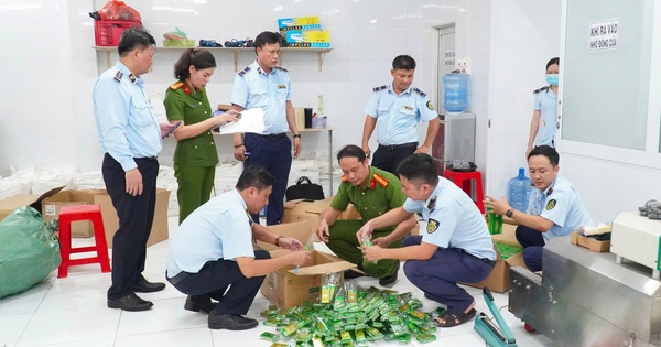 "Đột kích" xưởng sản xuất hàng chục ngàn chai dầu gió giả ở Tây Ninh