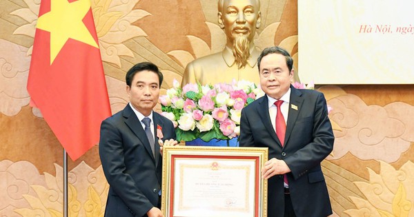 Phó Chủ tịch Quốc hội Nguyễn Doãn Anh nhận Huân chương Lao động hạng Nhất