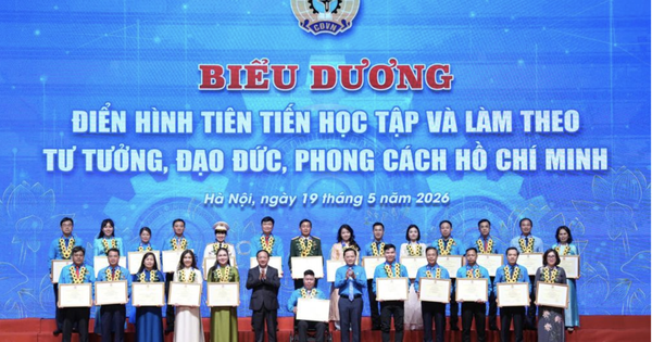Khen thưởng 131 tập thể, cá nhân có thành tích xuất sắc trong học tập và làm theo Bác