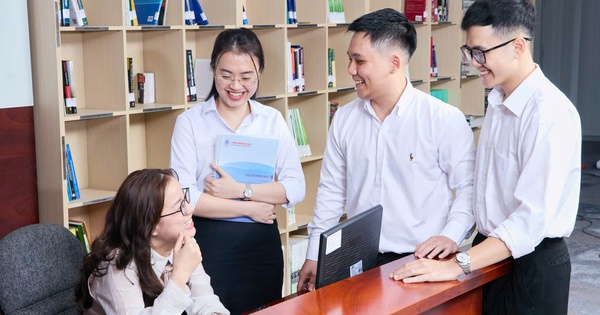 Lần đầu tiên HoSE mở cửa đón nhà đầu tư tham quan, học chứng khoán miễn phí