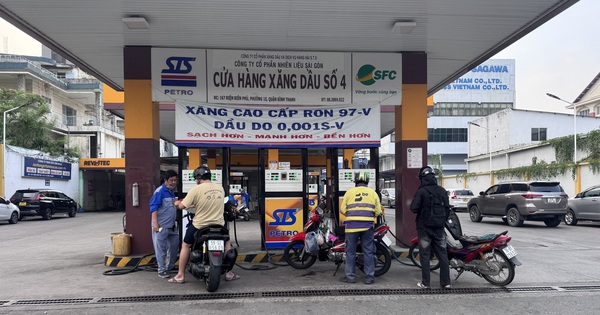 Doanh nghiệp bán lẻ xăng dầu chịu lỗ nhưng "không dám đóng cửa"