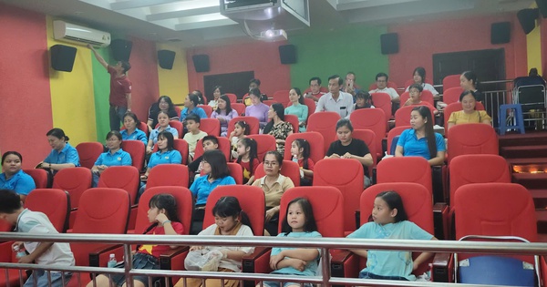 Chiếu phim về Bác Hồ miễn phí phục vụ người lao động