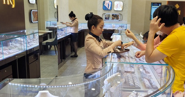 Giá vàng hôm nay 20-5: Đảo chiều sụt giảm mạnh