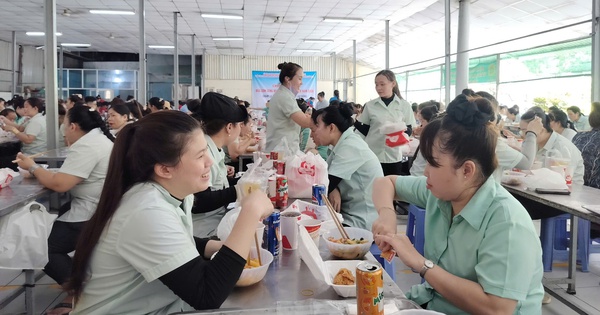 Hàng trăm công nhân thưởng thức Bữa cơm Công đoàn