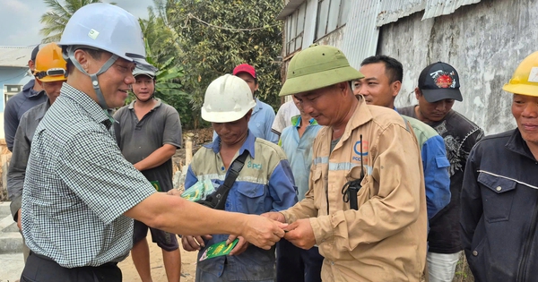 Lãnh đạo ngành điện sát cánh người lao động trên các công trình thi công xuyên lễ 30-4, 1-5