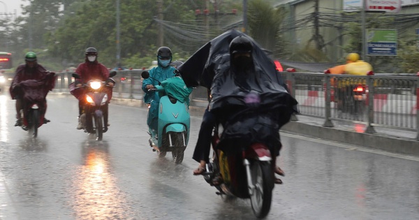 Cơn "mưa vàng" cuối tuần hạ nhiệt cho TPHCM