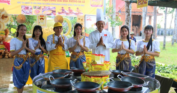 VIDEO: Hấp dấp “vòng quay bánh xèo” không dùng dầu mỡ ở Cà Mau