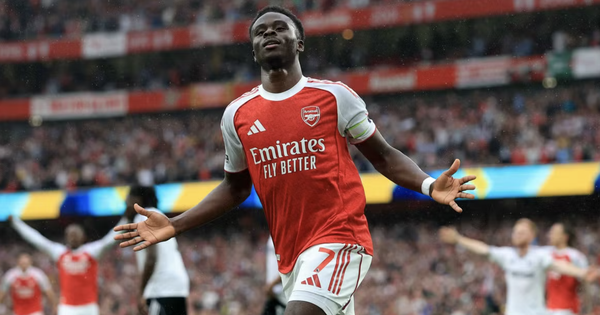 Bukayo Saka bùng nổ trận derby, Arsenal đè bẹp Fulham ở London