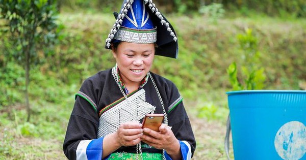 Từ 30-4, Chính phủ hỗ trợ 400.000 smartphone cho hộ nghèo, hộ cận nghèo