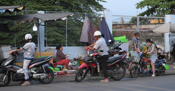 Căng thẳng vỉa hè, lòng đường Hưng Nhơn, xã Tân Nhựt, TPHCM